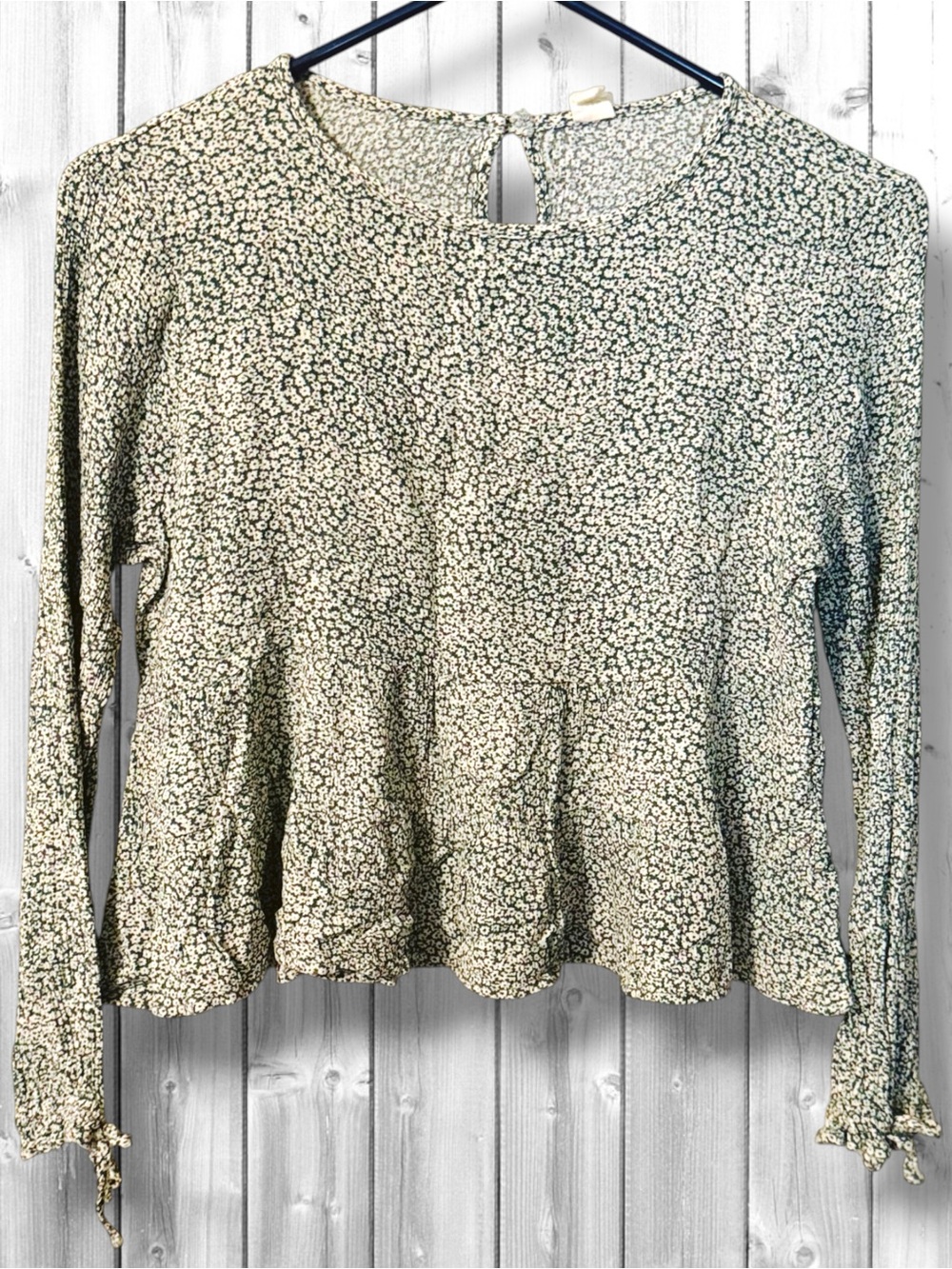 🌼Lazy Sundays Green Floral Long-Sleeve Peplum Crop Top